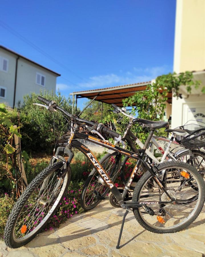 Apartments Barisic Hrvatskih Zrtava 404 Seget Vranjica Trogir Ngoại thất bức ảnh