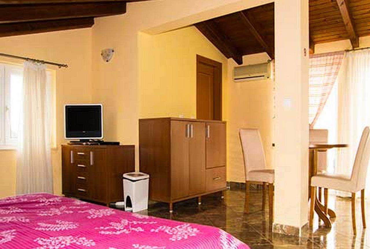 Apartments Barisic Hrvatskih Zrtava 404 Seget Vranjica Trogir Ngoại thất bức ảnh