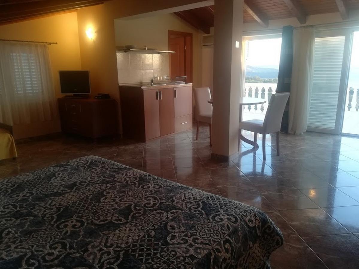Apartments Barisic Hrvatskih Zrtava 404 Seget Vranjica Trogir Ngoại thất bức ảnh